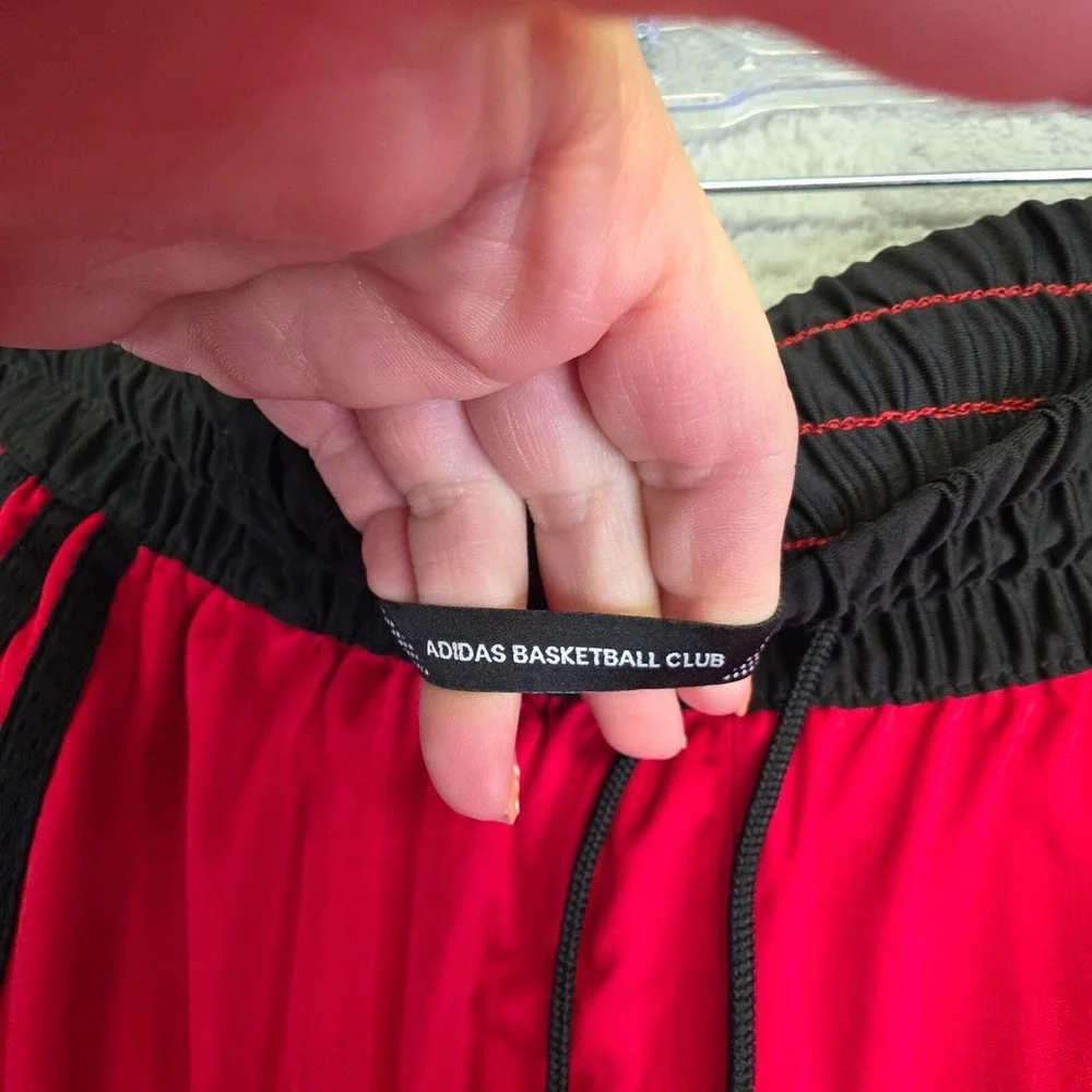 Adidas Basketball Club Shorts‎ Mens M Red Relaxed Baggy Three Stripes Sports